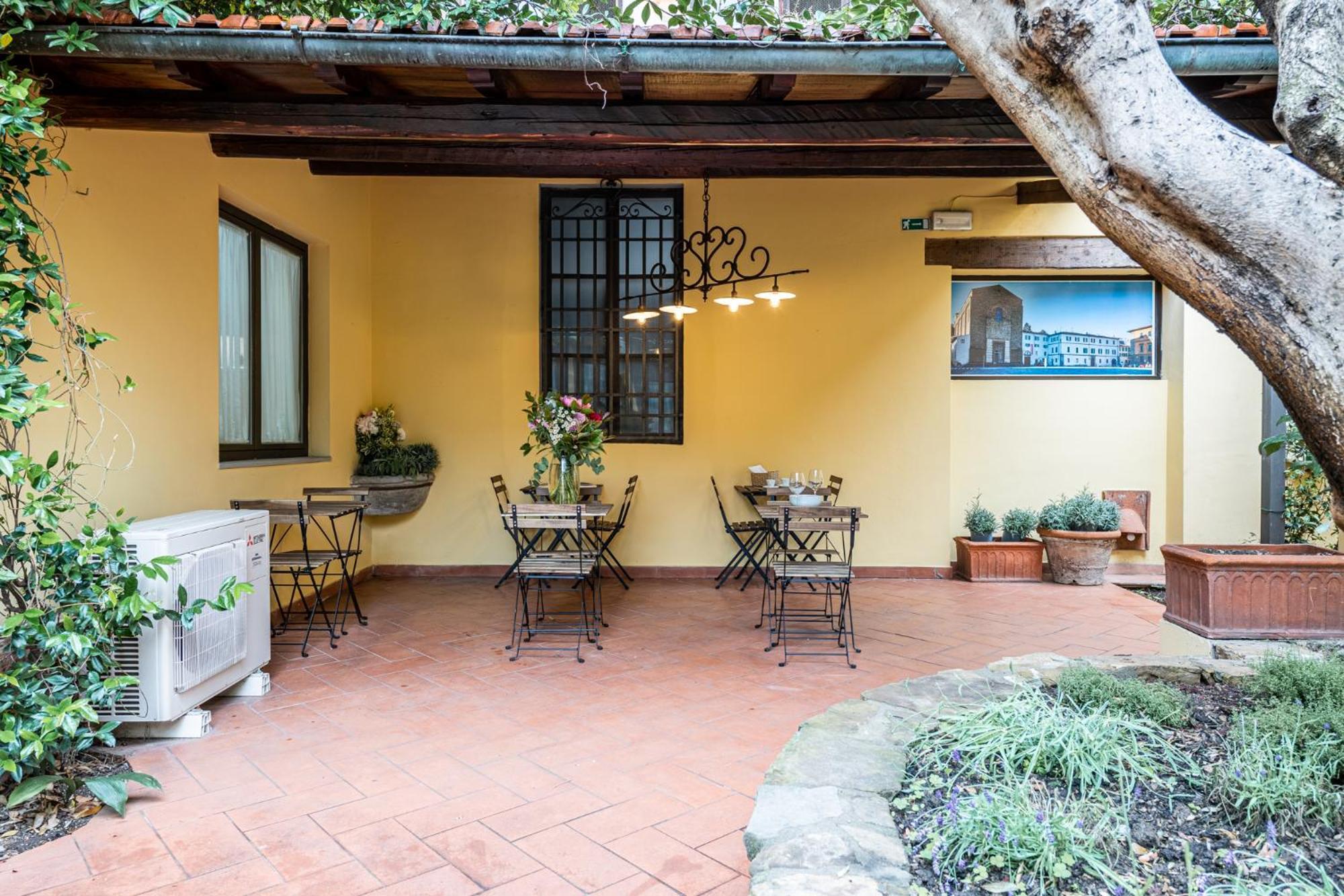 Cortile Santa Monaca Apartment Firenze Bagian luar foto